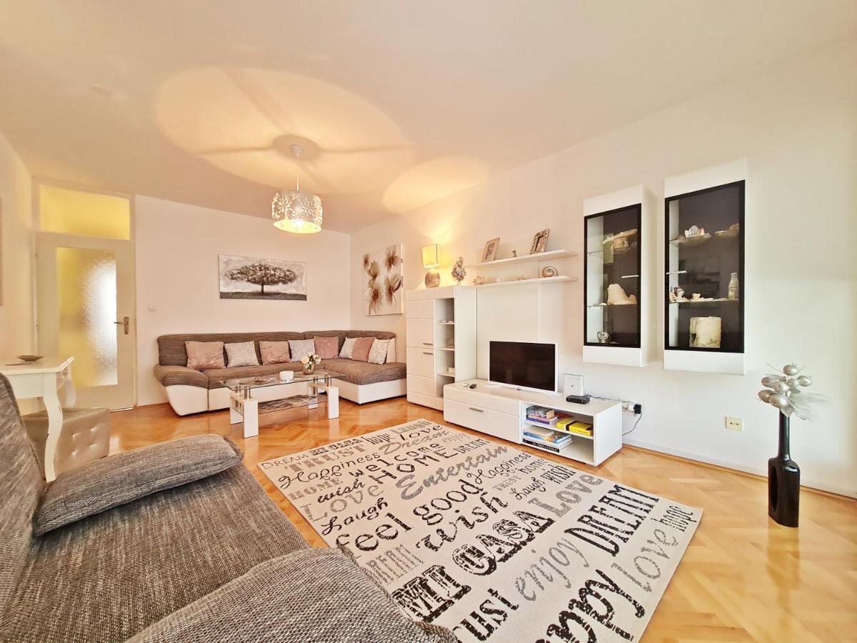 אומיס Beach Apartment Ivana מראה חיצוני תמונה