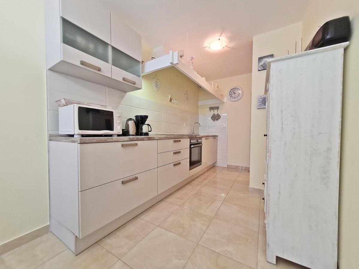 אומיס Beach Apartment Ivana מראה חיצוני תמונה