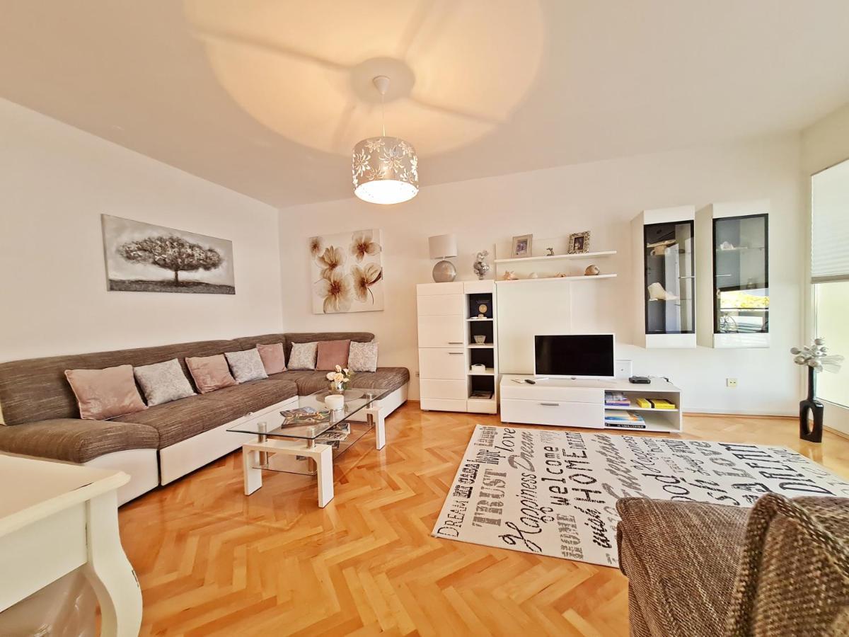 אומיס Beach Apartment Ivana מראה חיצוני תמונה