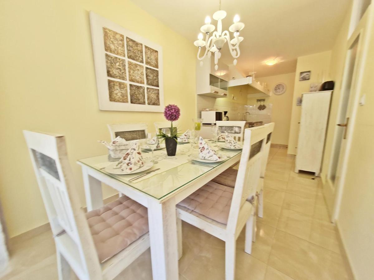 אומיס Beach Apartment Ivana מראה חיצוני תמונה