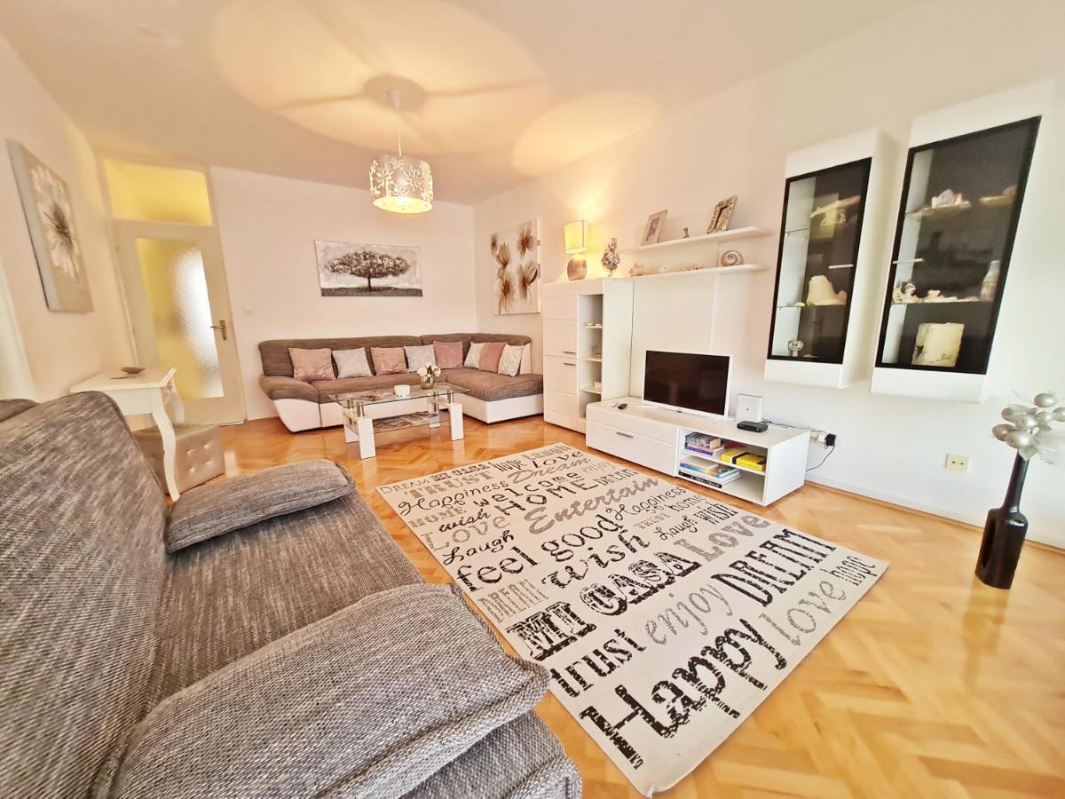 אומיס Beach Apartment Ivana מראה חיצוני תמונה