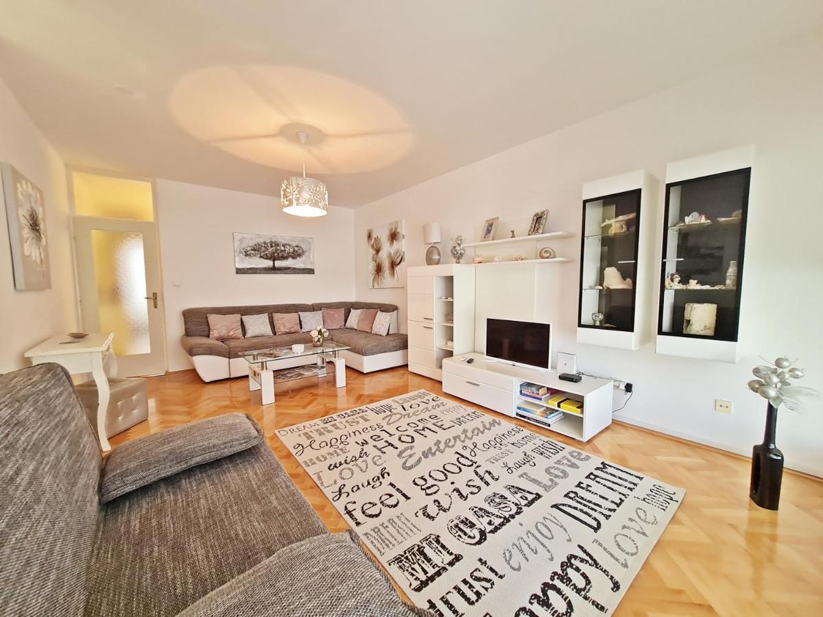 אומיס Beach Apartment Ivana מראה חיצוני תמונה