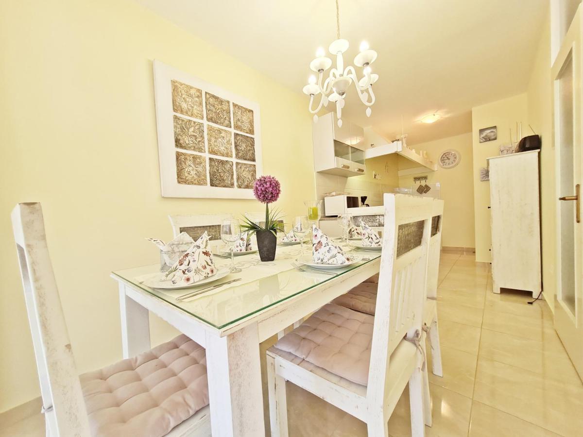 אומיס Beach Apartment Ivana מראה חיצוני תמונה